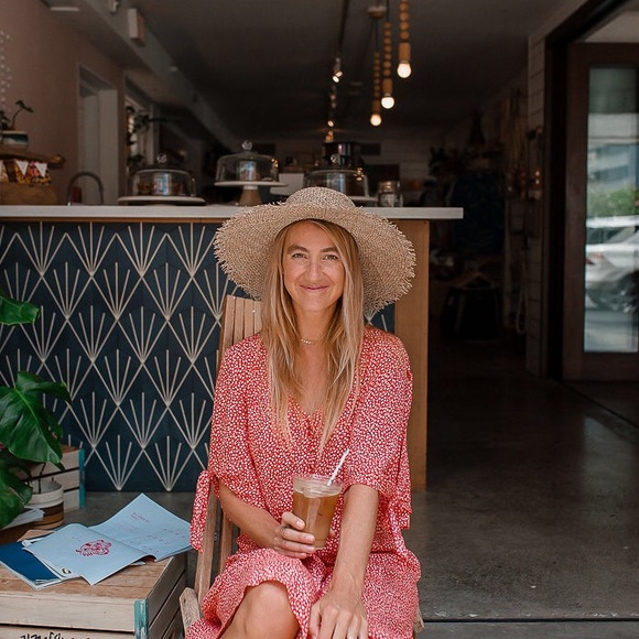 Meet your Posher, Emily - Picture 2 of 2